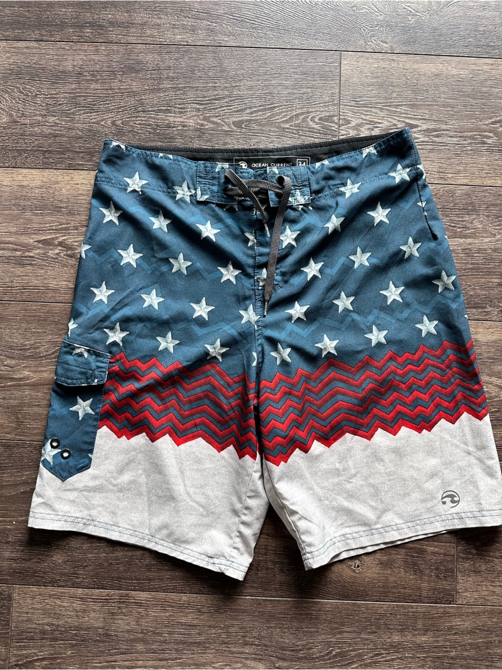 Ocean Current Men's Blue Red White Star Chevron Board Shorts size 34
